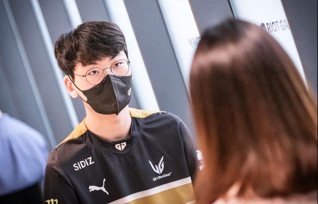 社交媒体上 社交媒体上